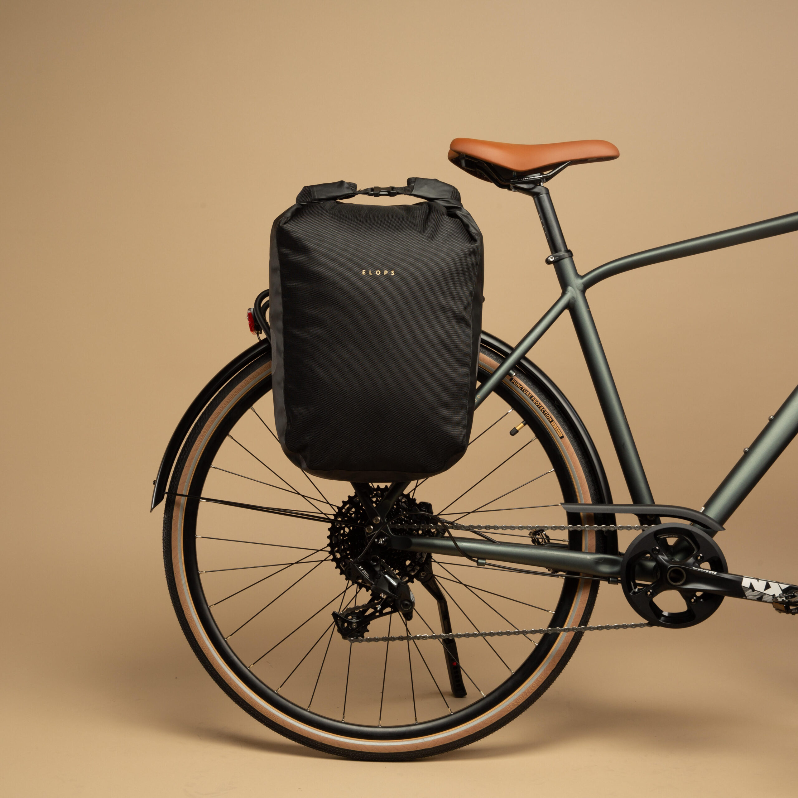 alforjas Image Child Seat Back Rent a bike Barcelona